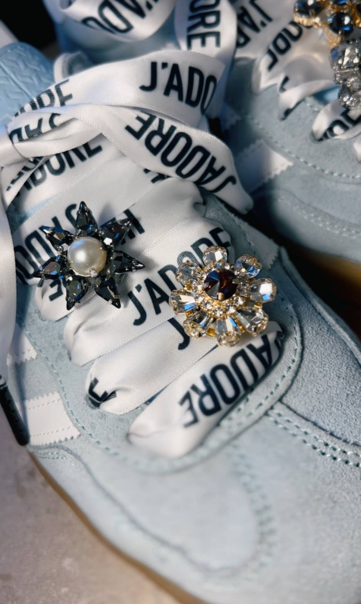 The Shoelace Brand Black & White Crystal Shoe Charm Set 4 kpl