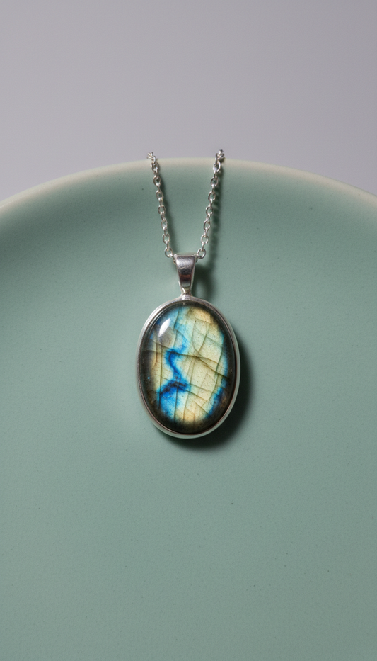 Oval labradorite pendant necklace