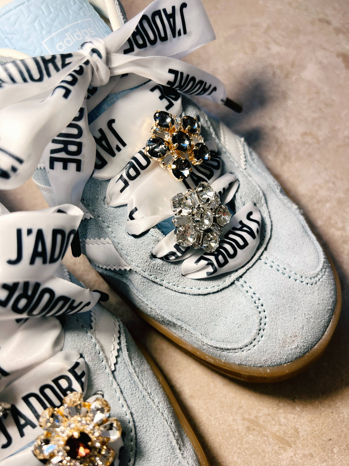 The Shoelace Brand Black & White Crystal Shoe Charm Set 4 kpl