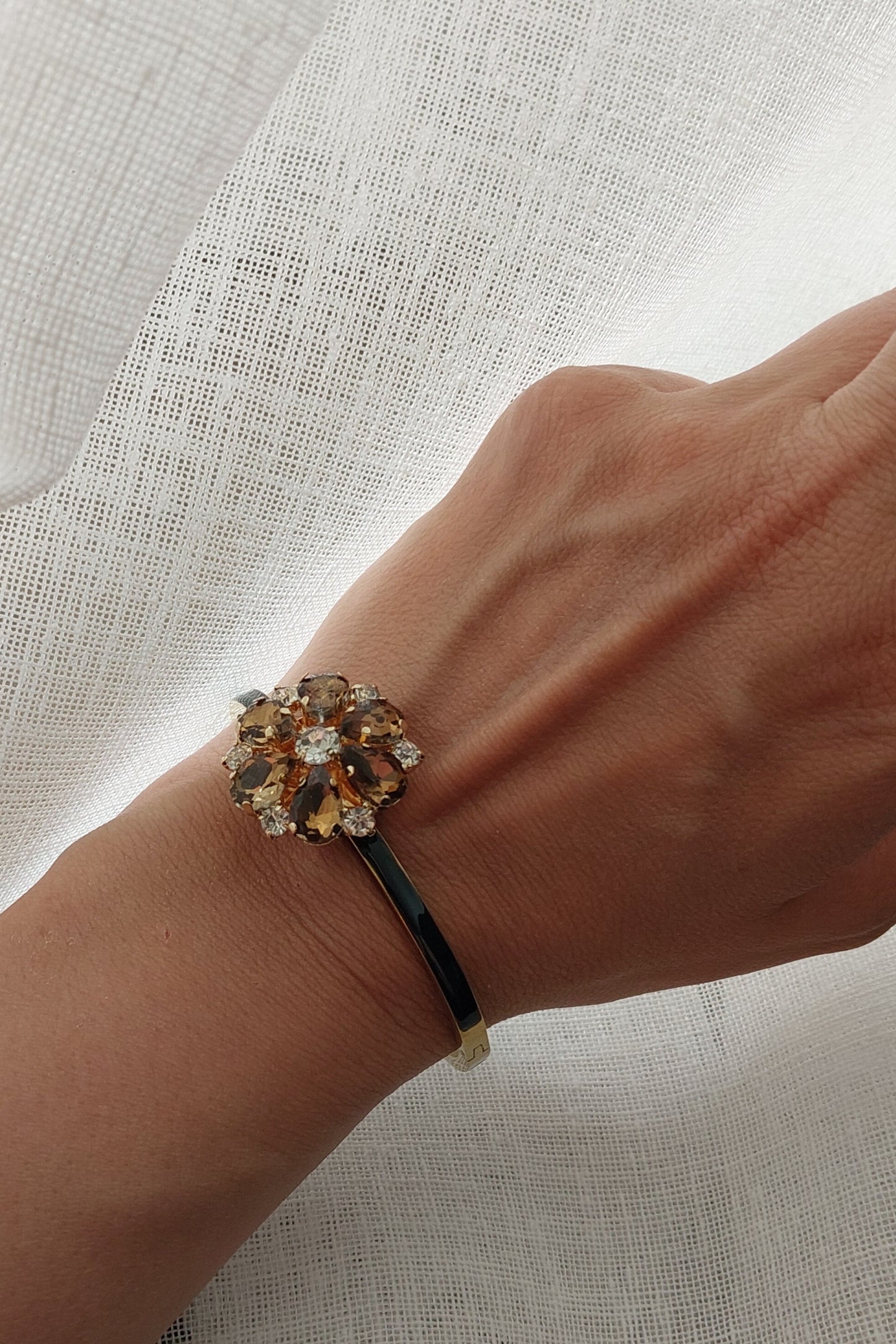 The Shoelace Brand Black Gold Cuff -rannekoru